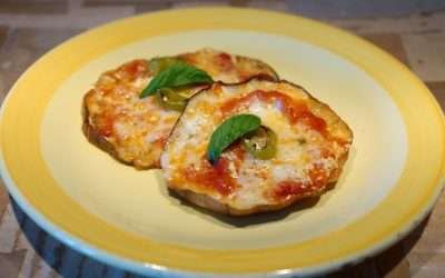 Pizzette di melanzane viola, sfiziosa fantasia leggera e gustosa