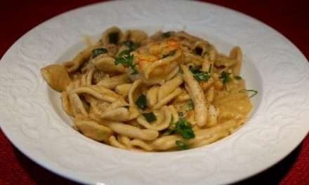 Pasta fresca con gamberi e zucchine: maritati mare e terra