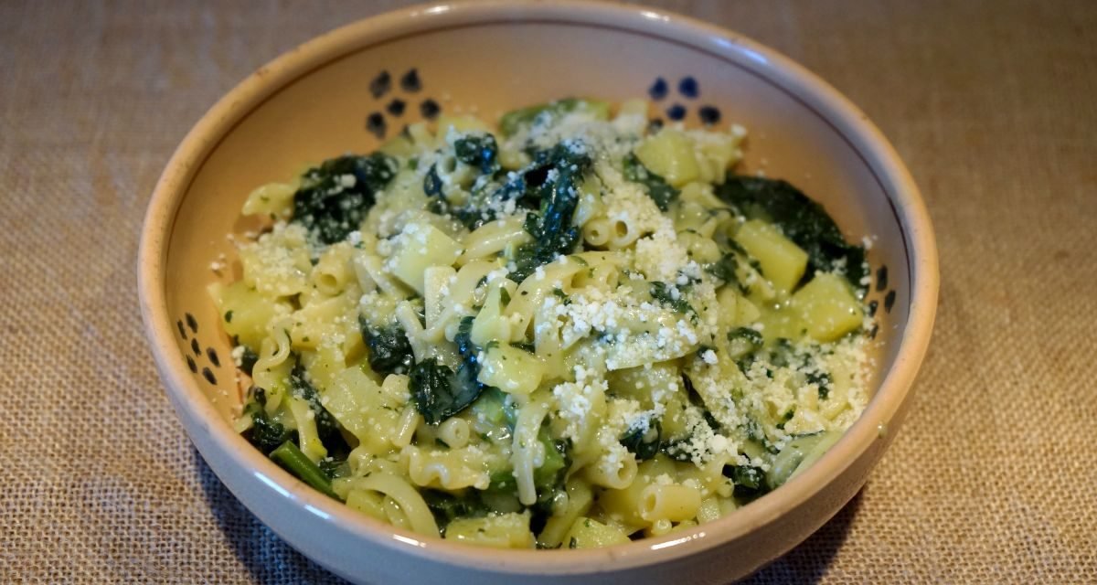 Pasta con cavolo nero e patate ricetta cremosissima