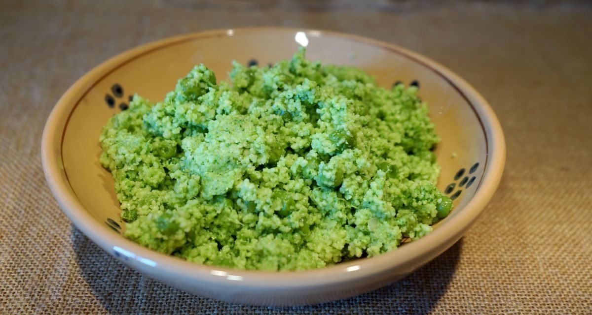 Cous cous con piselli e pesto di rucola e anacardi