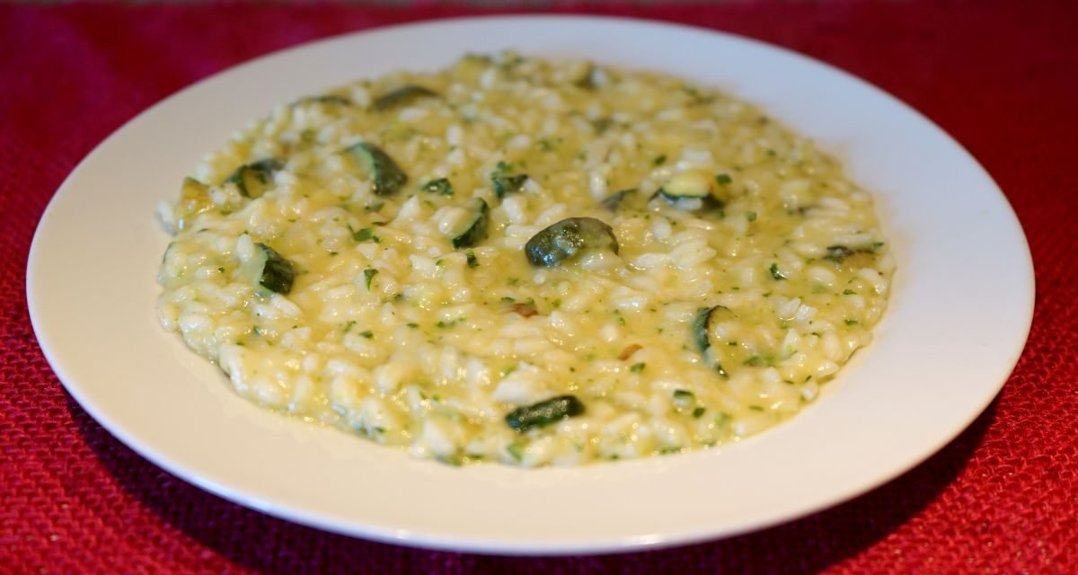 Risotto zucchine e provola cremoso e stuzzicante